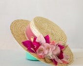 Moireach - Canotier de paja para invitada de boda con detalle de hojas y flores en color rosa y fuchsia, sombrero de paja, invitada de boda