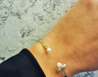 Cuff Bracelet, 18 k gold, cultured pearl, modern jewelry, handmade, gift