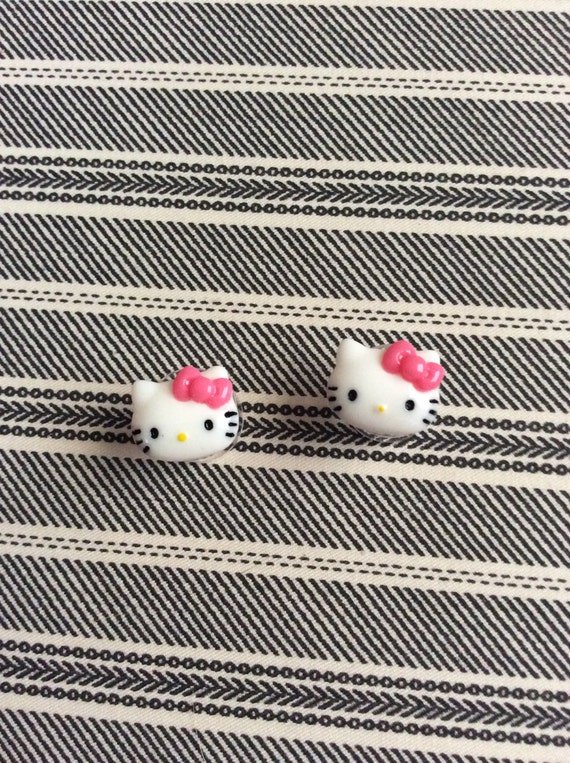 Hello Kitty Plugs by PolishedPainColectiv on Etsy