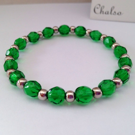 Emerald beaded bracelet - Green fire polished glass bracelet - small green bracelet