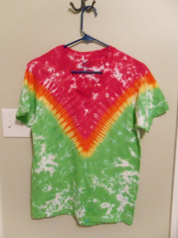 Tropical V Tie Dye Tee Size Small by LazyRags on Etsy