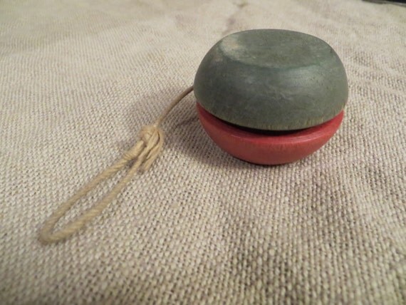 old wooden yoyo