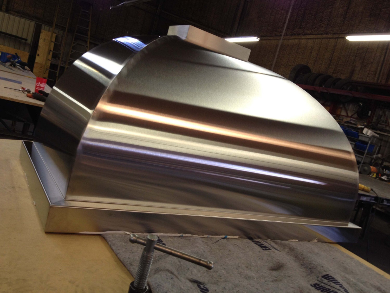 The BARBARA Stainless Steel Curved Vent Hood with