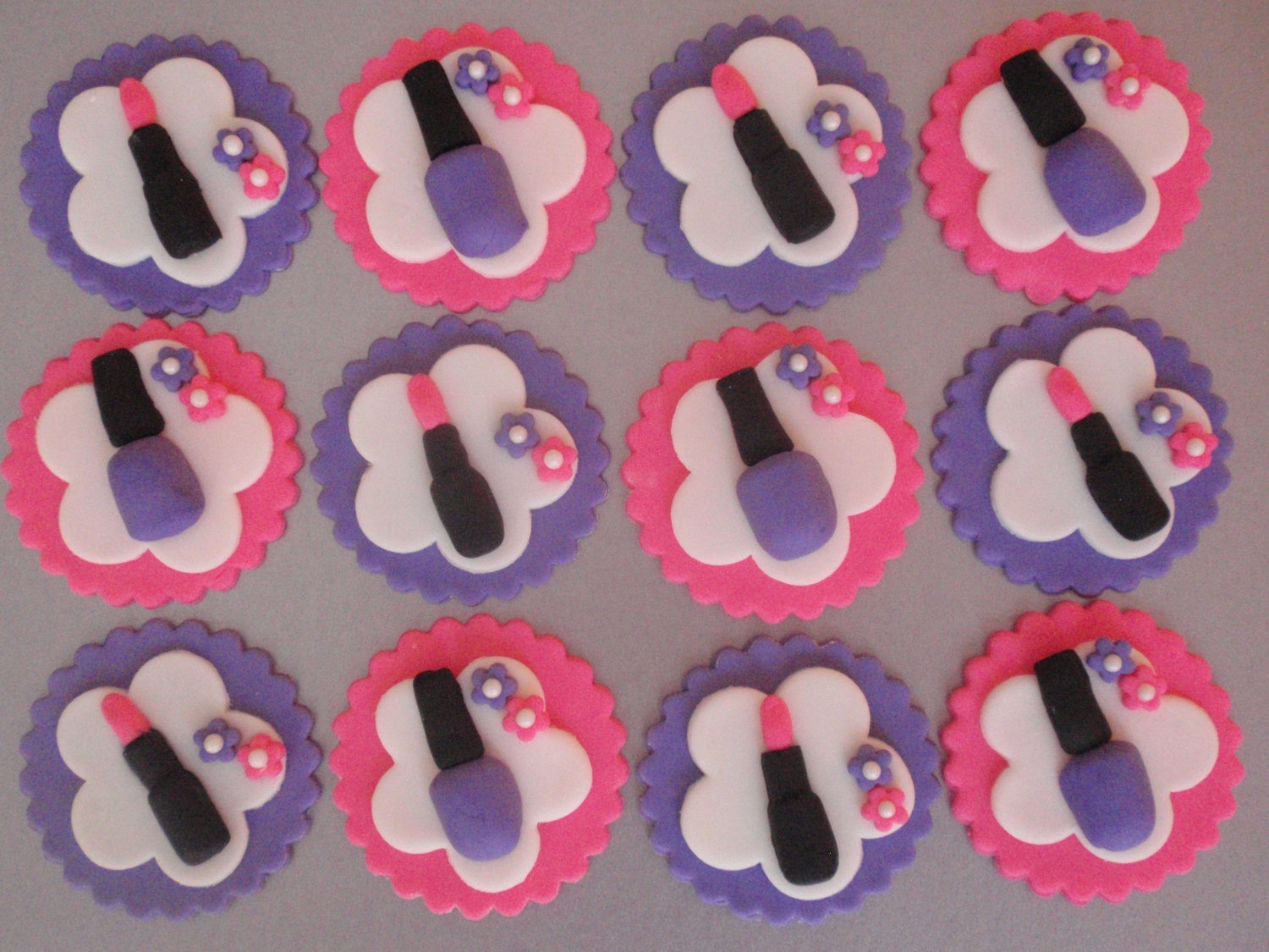 Makeup Cupcake Toppers. Novelty Make Up Mix 12 Edible Stand up wafer ...