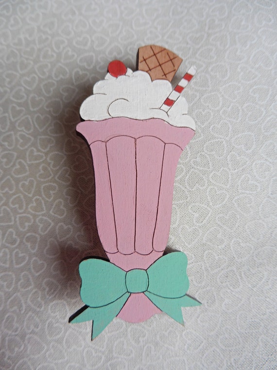 Strawberry milkshake brooch with cute bow