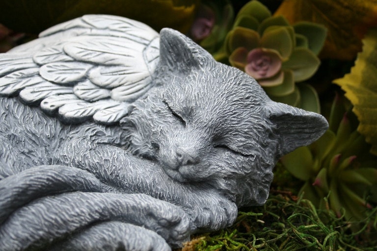maine coon statue
