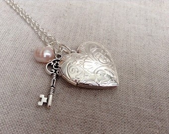 floral design locket necklace