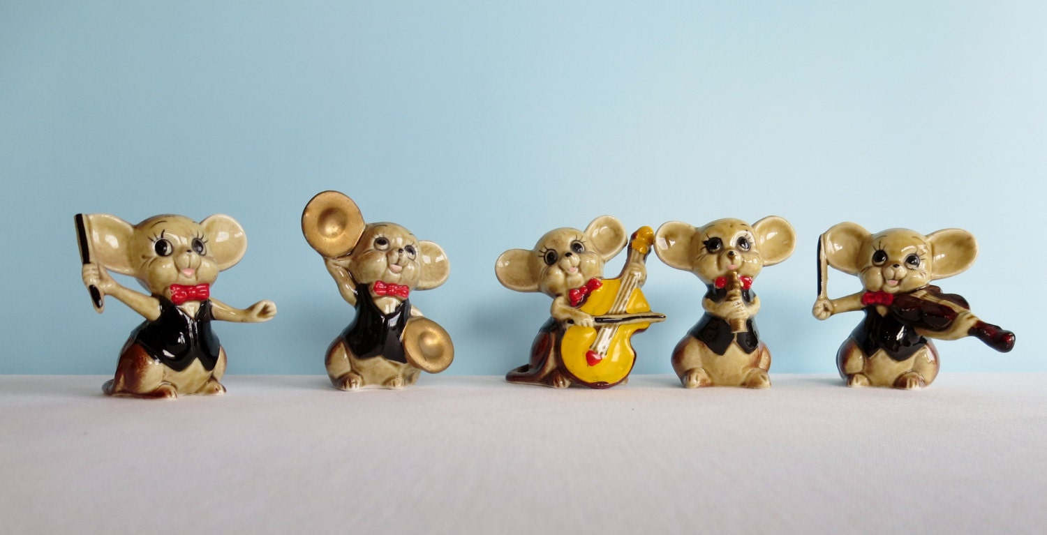 antique mice figurines