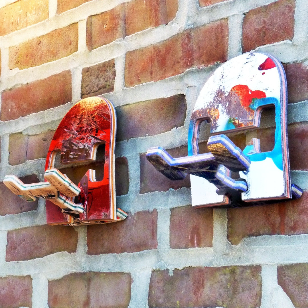 Wand of coat hook set 2 twee muur haken . door skateordesign