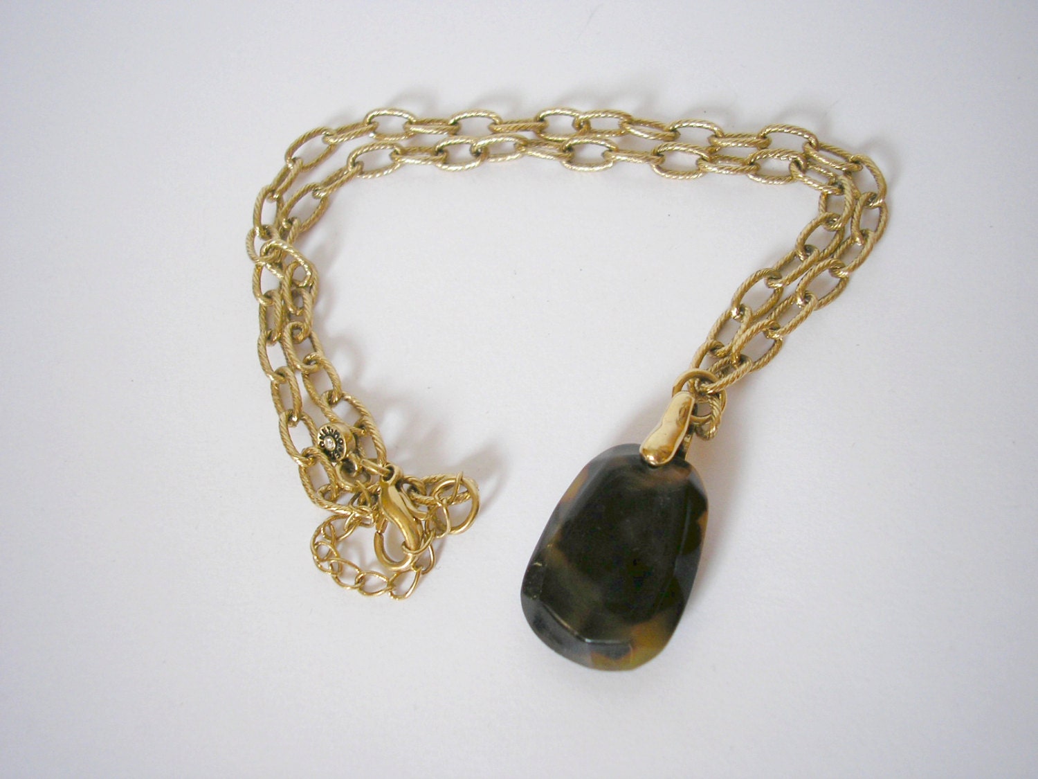 Vintage gold tone chain with pendant – Haute Juice