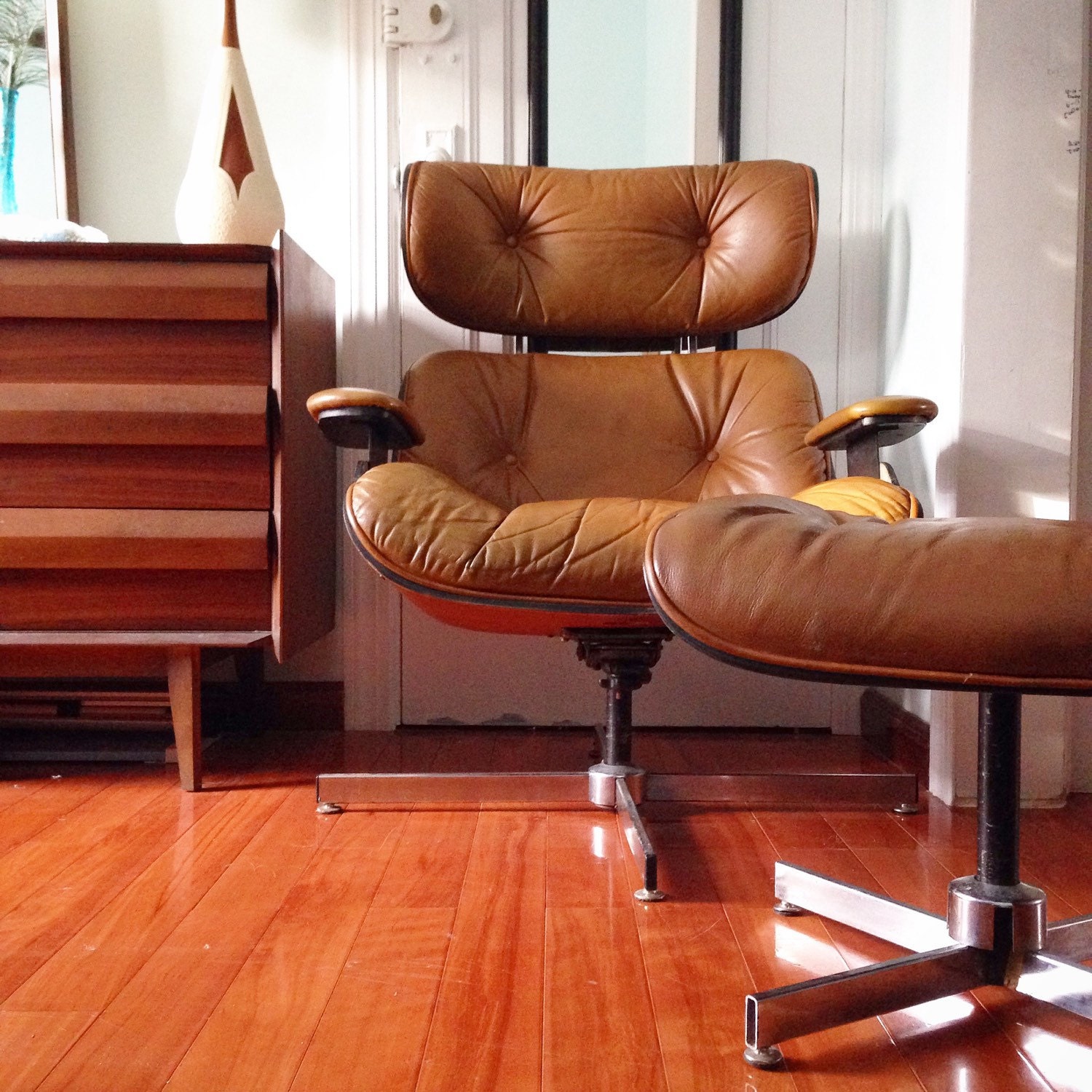 Mid Century Modern Brown Leather Lounge Chair and Ottoman by