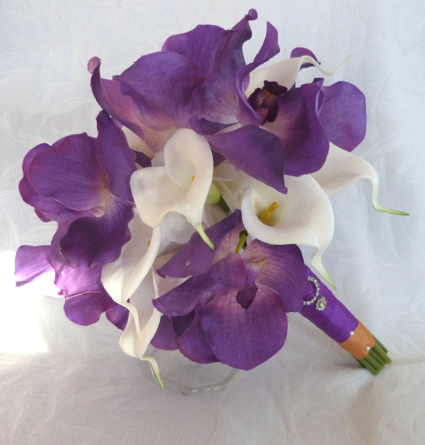 Букет с фиолетовой орхидеей