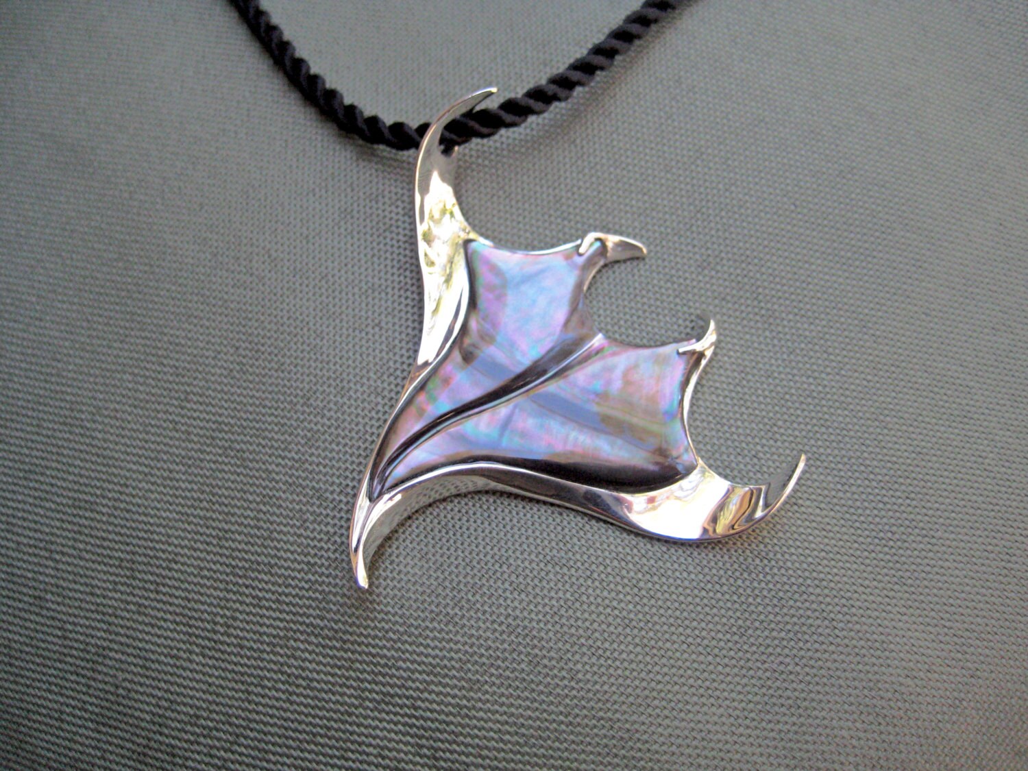 This Seawing Manta Ray pendant depicts the beauty