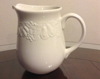 1995 LARGE fruit de Blanc tabletops unlimited Pitcher