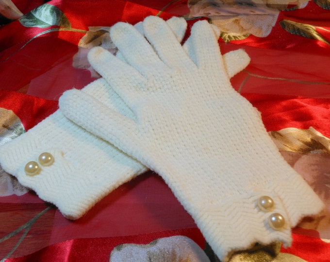 Stretch knit gloves 1950s with pearl buttons at wrist off white, delicate and feminine, one size fits most vintage