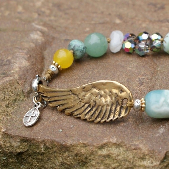 Angel wing beaded bracelet 'Wing and a Prayer'