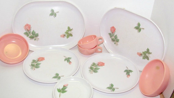 Items similar to Vintage Harmony House 'Catalina' Melmac Dinnerware ...