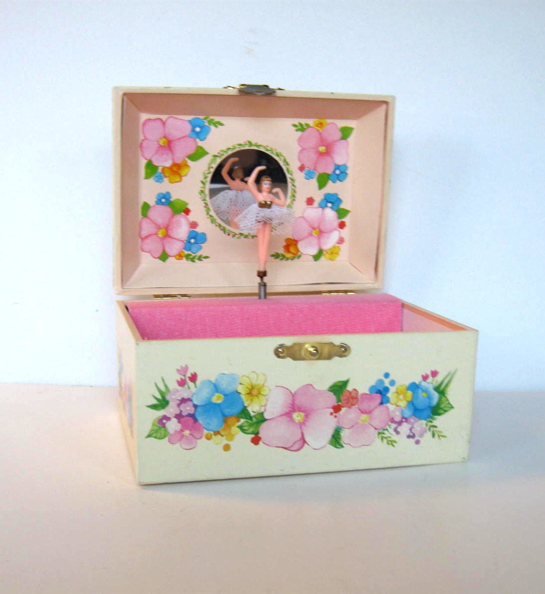 Vintage Ballerina Musical Jewelry Box MELE by jewelryandthings2