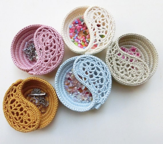 Jewelry Dish 4", Yin Yang Crochet Rings Dish, Gift For Her, Bridesmaids Gift, Hostess Gift, Housewarming Gift. Decorative Crochet Bowl.