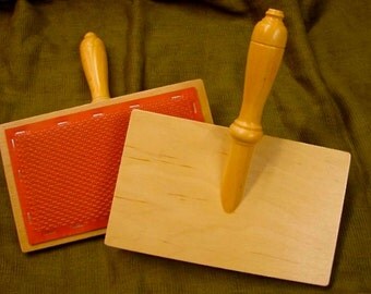 Pair of WOODEN HAND CARDERS with 72pt Stainless Steel wire for preparing wool fibres for spinning & felting - makes rolags and batts