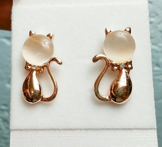9k rose gold opal stud cat earrings.