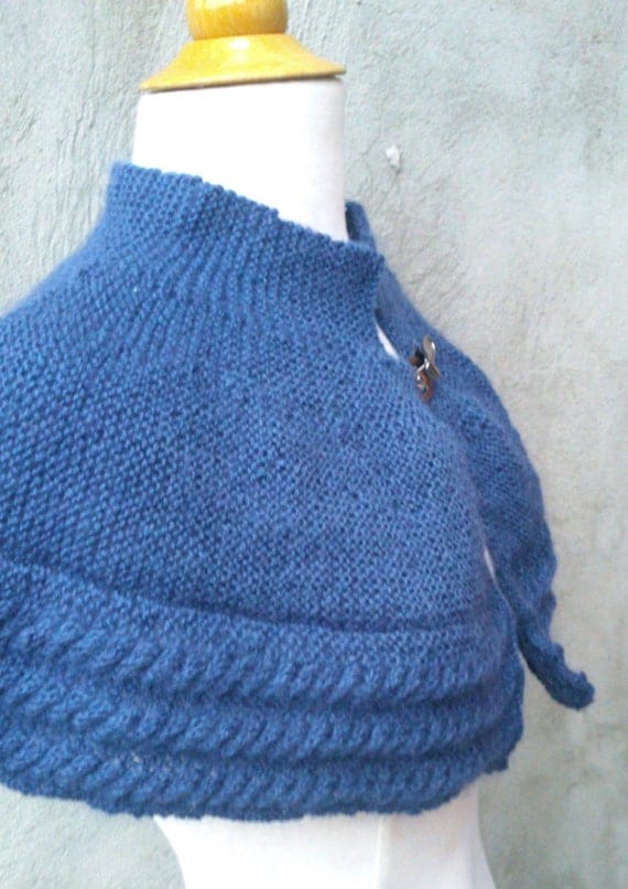 Cabled cape knitting pattern by PuceKnitting on Etsy