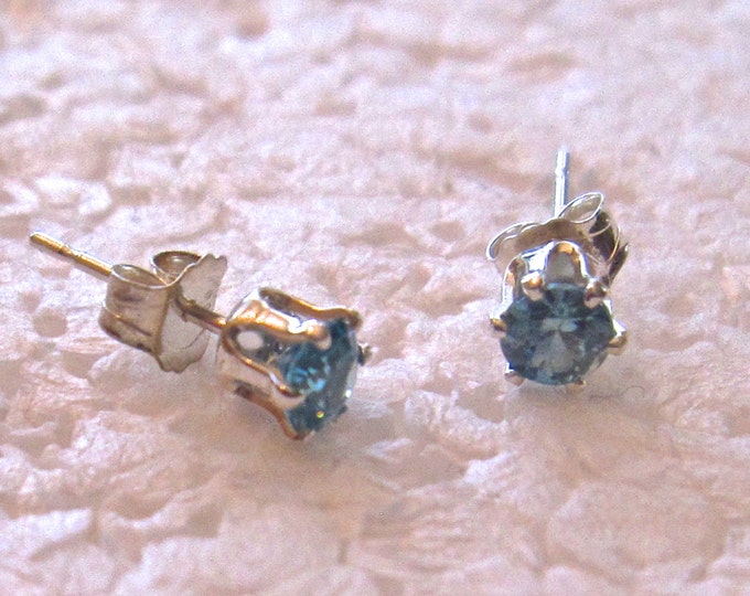 SALE Blue Zircon Stud Earrings, 4mm Round, Natural, Set in Sterling Silver E777