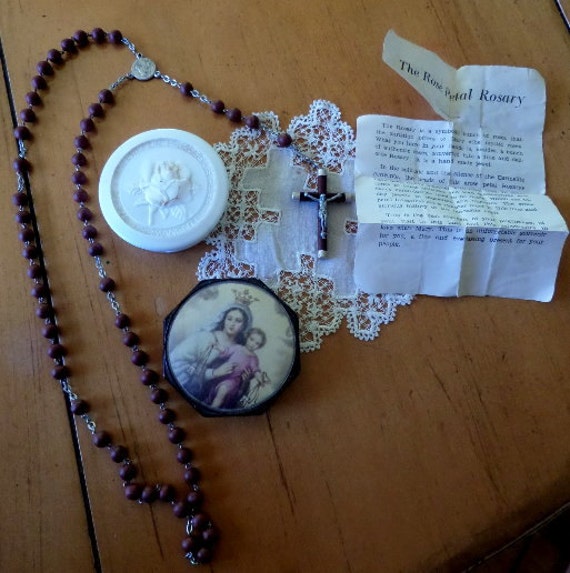 rosary-made-by-nuns-from-rose-petals