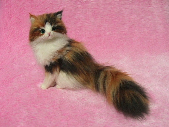 Needle Felted Fluffy Calico Cat: Miniature Wool Felt Maine