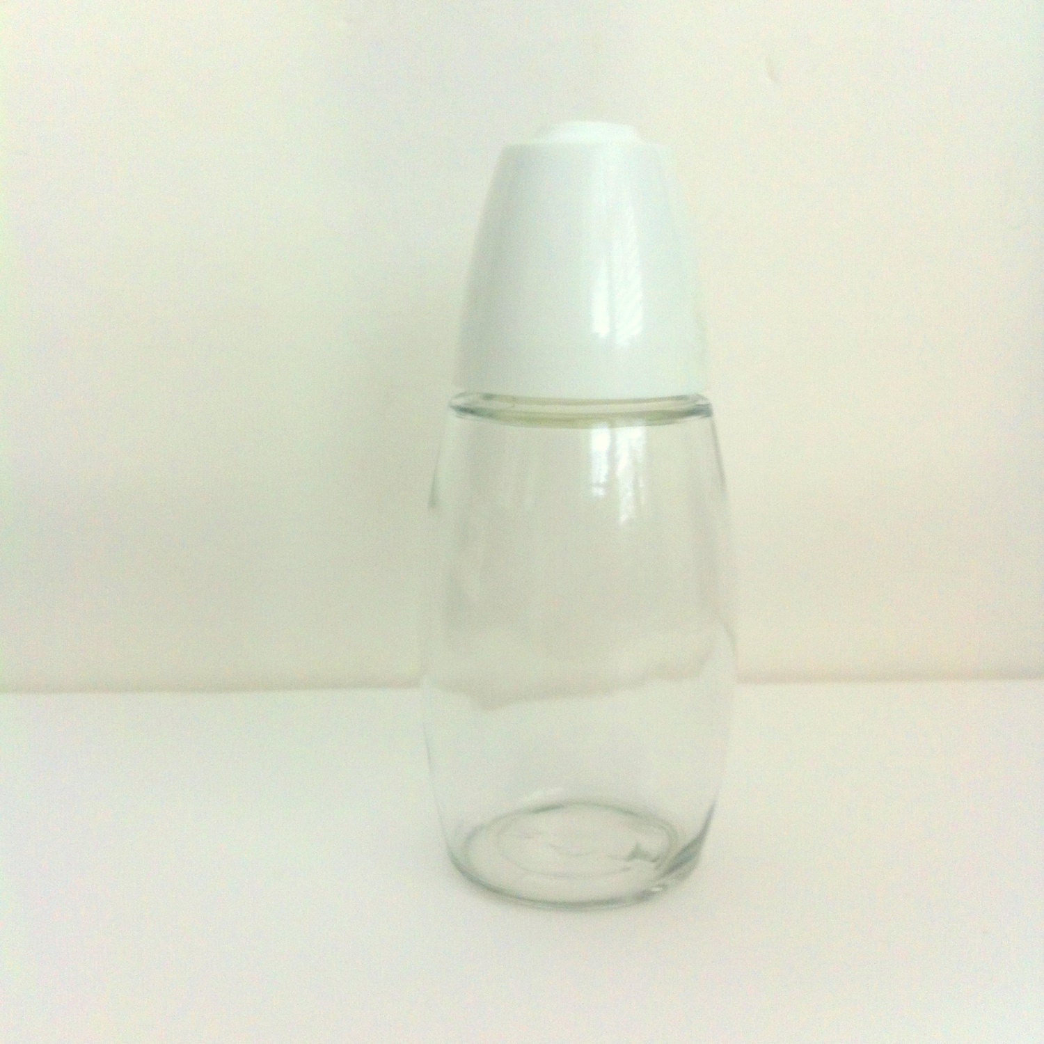 Retro Gemco Sugar Shaker Made in USA White Plastic Top