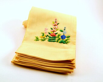 Vintage cotton napkins//pale yellow//floral embroidery (4)