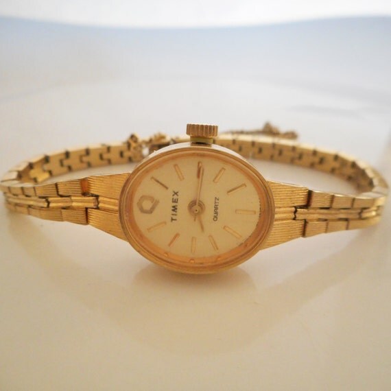 Vintage Timex Gold Womens Working Watch..New Battery.Elegant