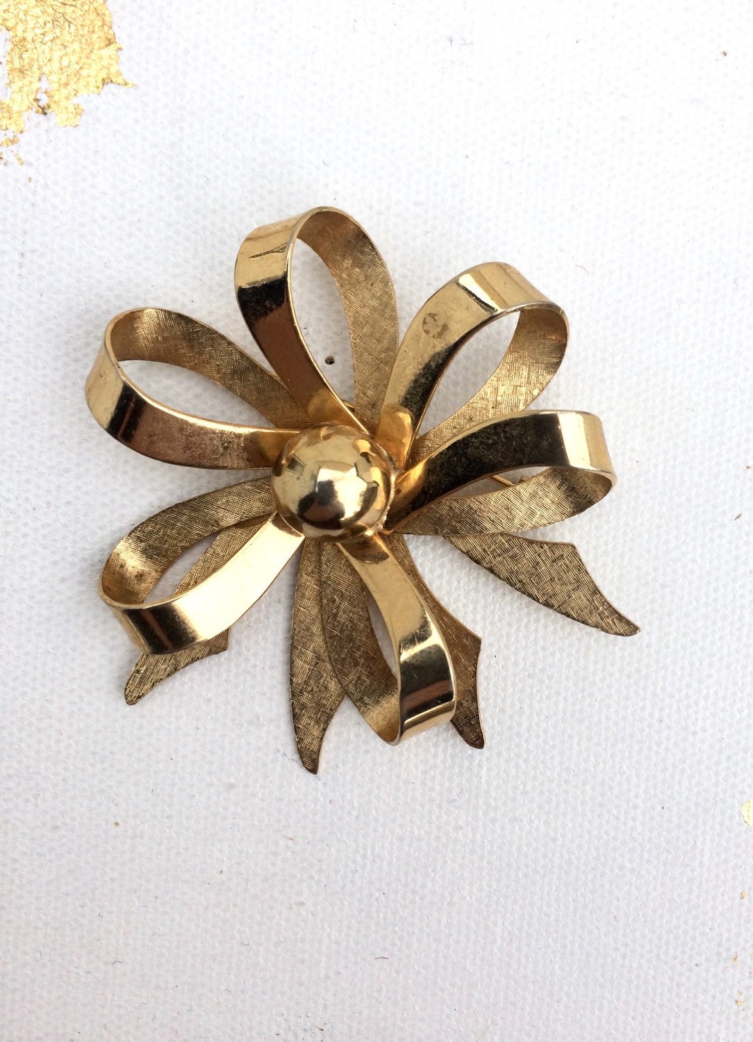 Large Gold Vintage Brooch, Vintage brooch Gold Bow, Big Vintage Brooch