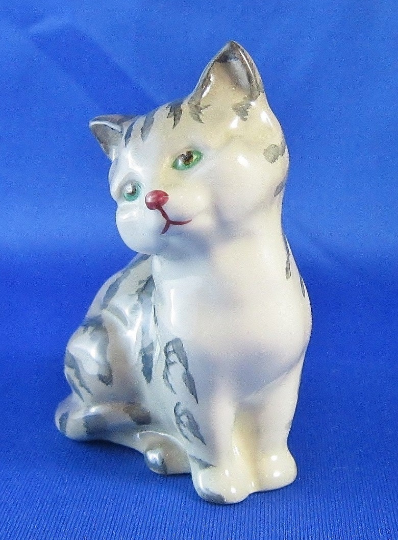 Royal Doulton Tabby Cat Gray Sitting Porcelain Figurine