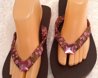 Women's Size XLarge Bown and Pink Ribbon and Rhinestone Flip Flops Size 11