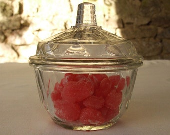 Pretty glass bonbonnière - Sweet jar - Vintage glassware - Glass jar with lid - Sugar bowl
