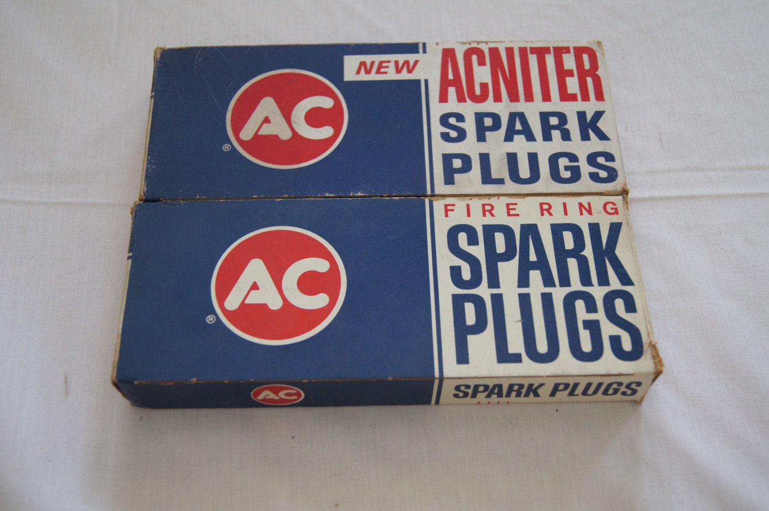 Vintage 1964 AC Spark plugs 8 acinters r46n and 6 fire