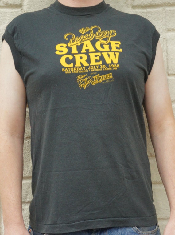 Футболка crow crew. Stage Crew одежда. Stage Crew t Shirt. Night America одежда. Stage Crew logo.