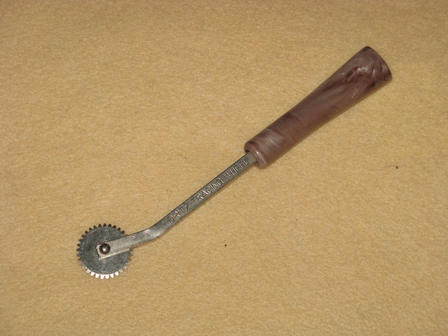 Vintage Sewing Tracing Wheel Sewing Tool Notion Plastic Handle