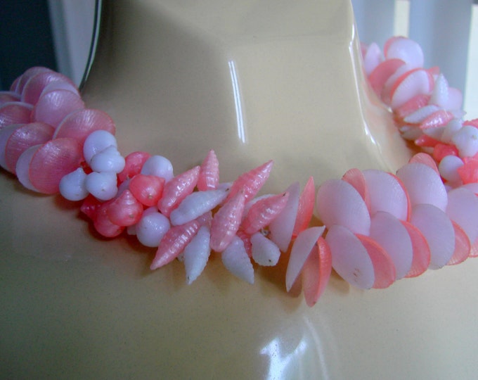 Unique Vintage 60s Hong Kong Choker Bead Necklace / Spring / Summer / Pink / White / Simulated Shells / Jewelry / Jewellery