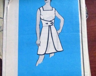 1960s Wrap Dress Mod Sleeveless Sundress walk away dress sewing pattern Printed Pattern 2004 Size 12.5 Bust 35"
