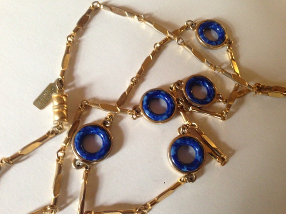 Beautiful Designer Pauline Rader Simple Blue Lapis Circle Disk Necklace in Gold Tone Signed Pauline Rader Hangtag