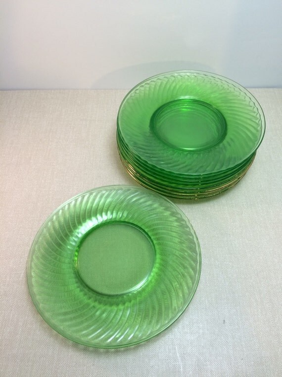 Vintage Green Depression Glass Plate Set likely Hocking Swirl