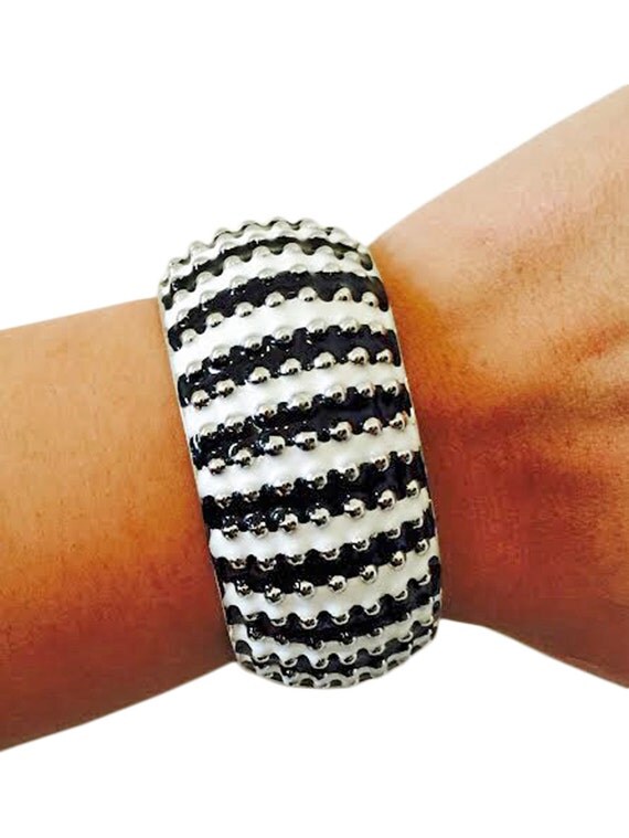 activity tracker bracelet