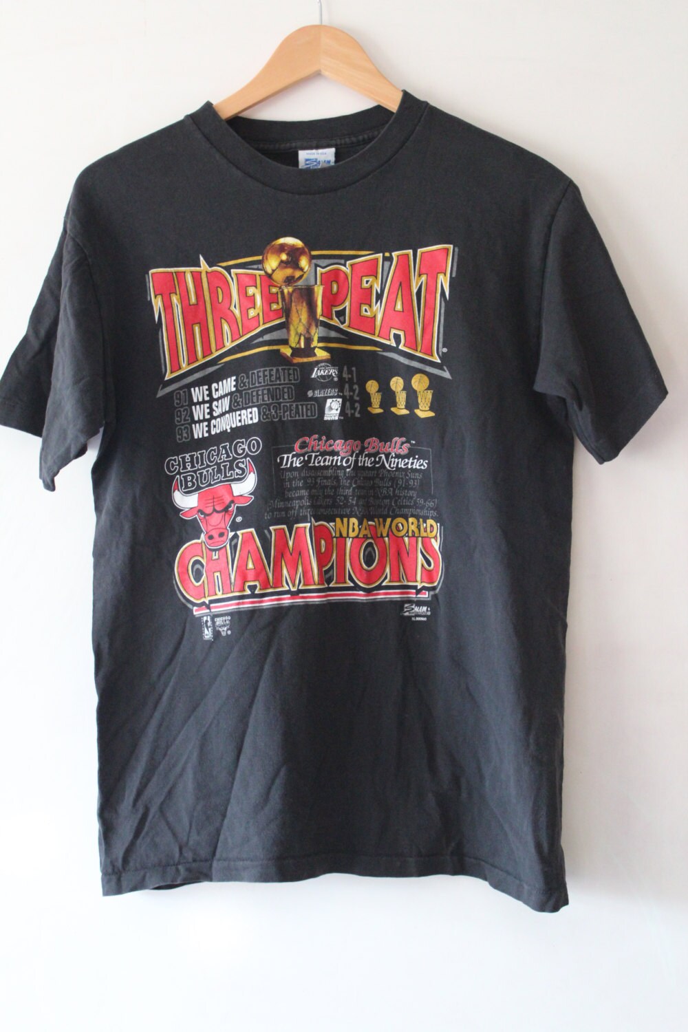 1993 Chicago Bulls Champions Tshirt 90s NBA Three-Peat LARGE