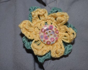 A beautiful, distinctive flower corsage brooch