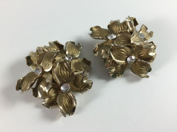 Vintage Costume Jewelry Flower Earrings Rhinestone Center Gold Toned ... Vintage Costume Jewelry Flower Earrings Rhinestone Center Gold Toned ...