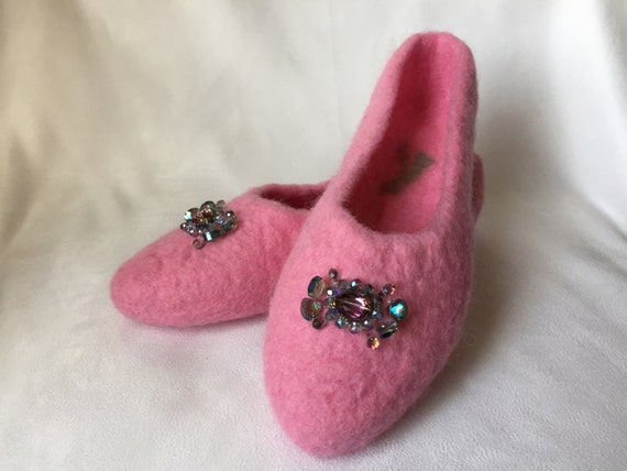 Pink jewel felted slippers. by Slipperboutique on Etsy