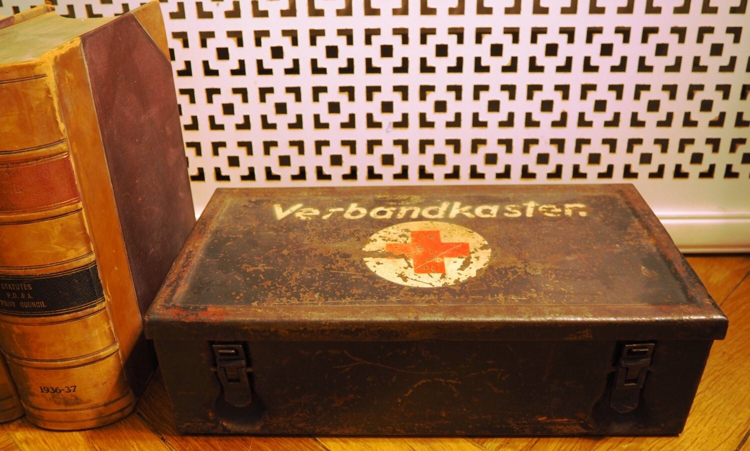 Original German first aid kit Wehrmacht WWII WW2 medic box