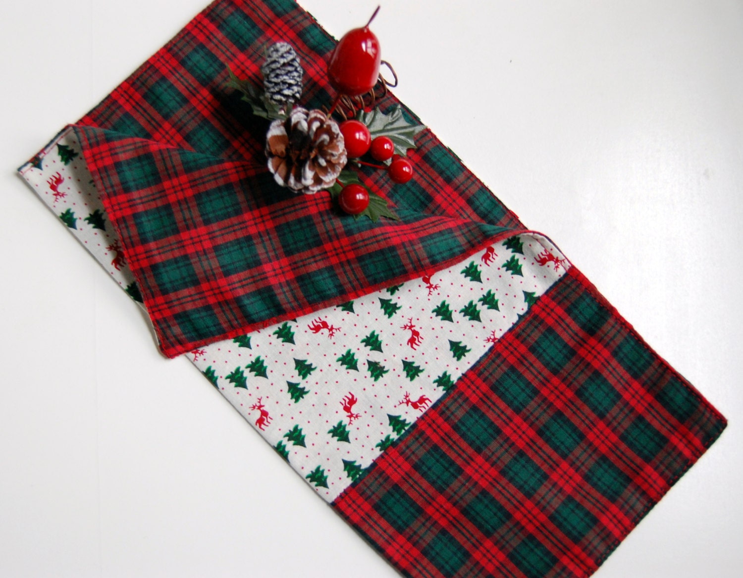 Christmas Tree Holiday Cloth Napkins / red and green holiday